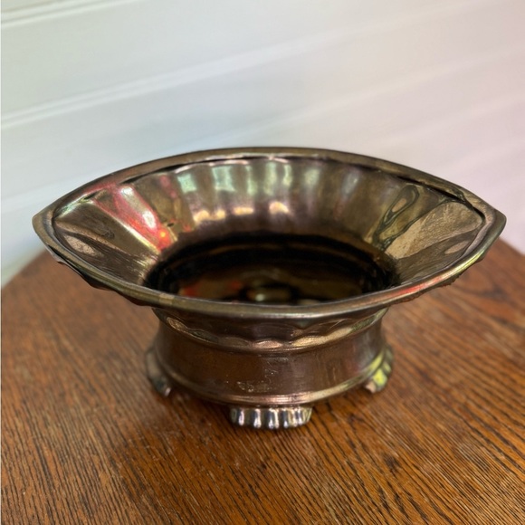 Royal Hager bronze color planter pot - Picture 2 of 7